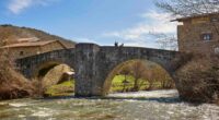 El pueblo de Navarra que tiene un puente mágico