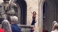  Un baile en la plaza de Platerías en Santiago VUELVEN LOS ESCANDALOS