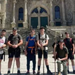 El peregrinaje de Santa Teresa, en bicicleta eléctrica