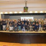 Antón Pombo presenta la primera guía del Camino de la Ría de Muros Noia