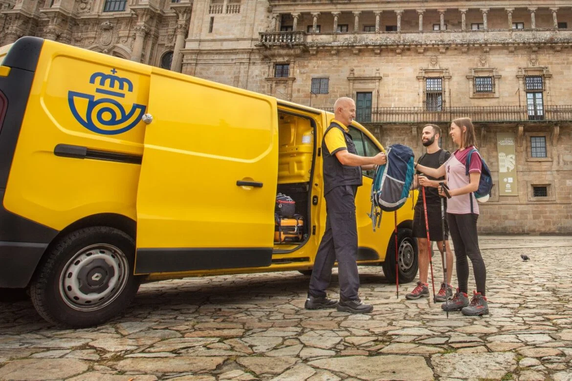 Correos reanuda su servicio de transporte de mochilas