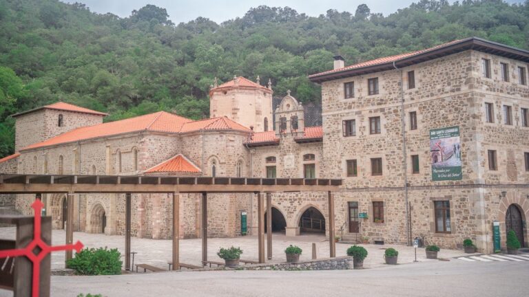 Camino Lebaniego: cultura, naturaleza y la cruz de Cristo