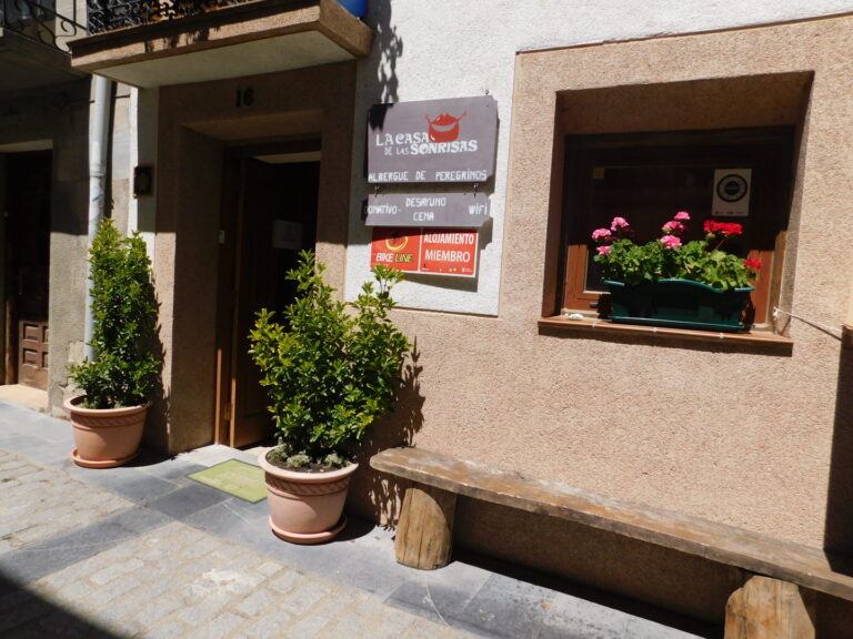 ¡Alegría en el Camino! La Casa de las Sonrisas de Grañón Reabre Hoy sus Puertas