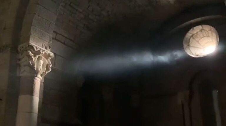 El fenómeno de la luz equinoccial deslumbra en Santa Marta de Tera