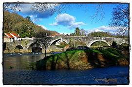 A Ponte Maceira: Un tesoro gallego detenido en el tiempo y clave en el Camino de Santiago