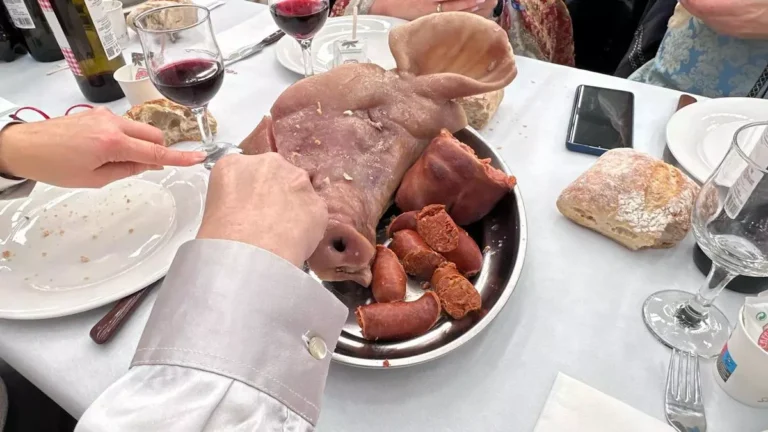 El impresionante cocido junto a la Catedral
