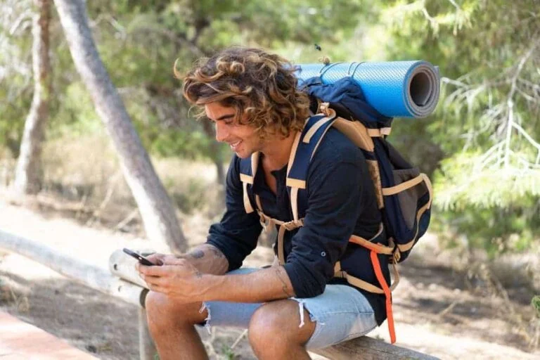 El móvil en el Camino de Santiago: ¿peregrinos o turistas conectados?