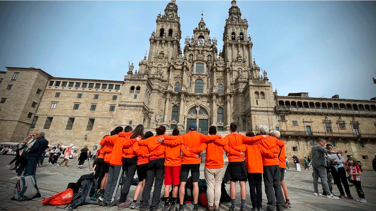 Siete jóvenes dejan el móvil para hacer el Camino