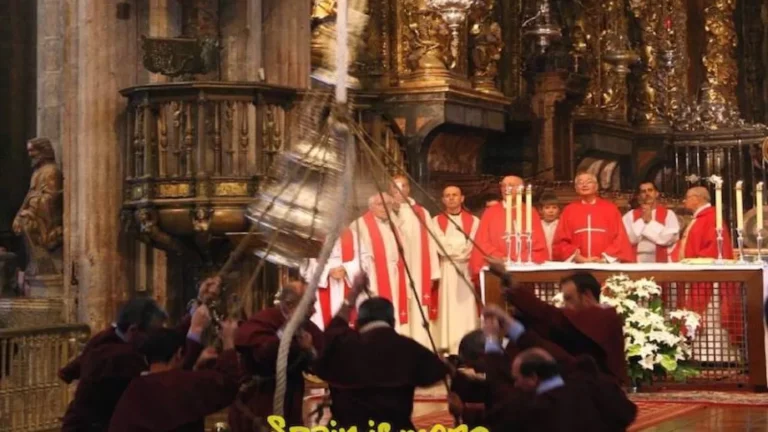 Botafumeiro de Santiago: O xigante balanceante que define a catedral