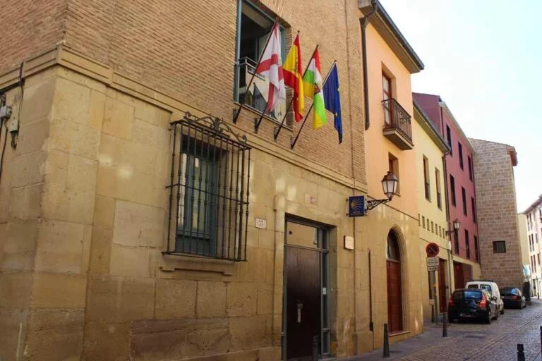 Polémica en Logroño por cerrar albergue en pleno Camino