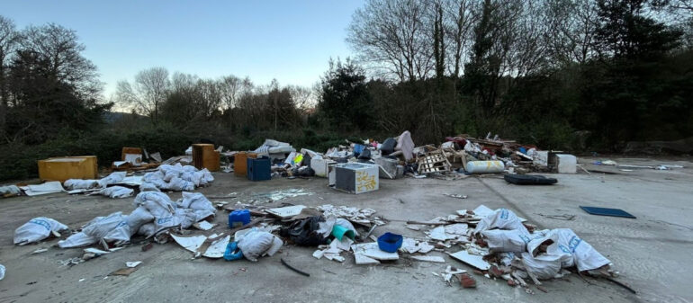 VERTEDERO EN EL CAMINO ALESON
