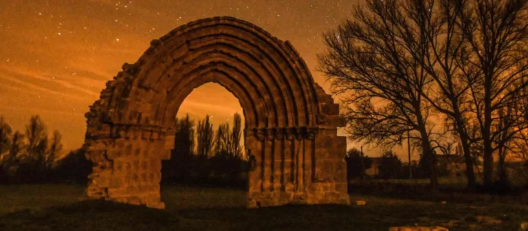 Burgos surprend les pèlerins avec une « porte vers nulle part »