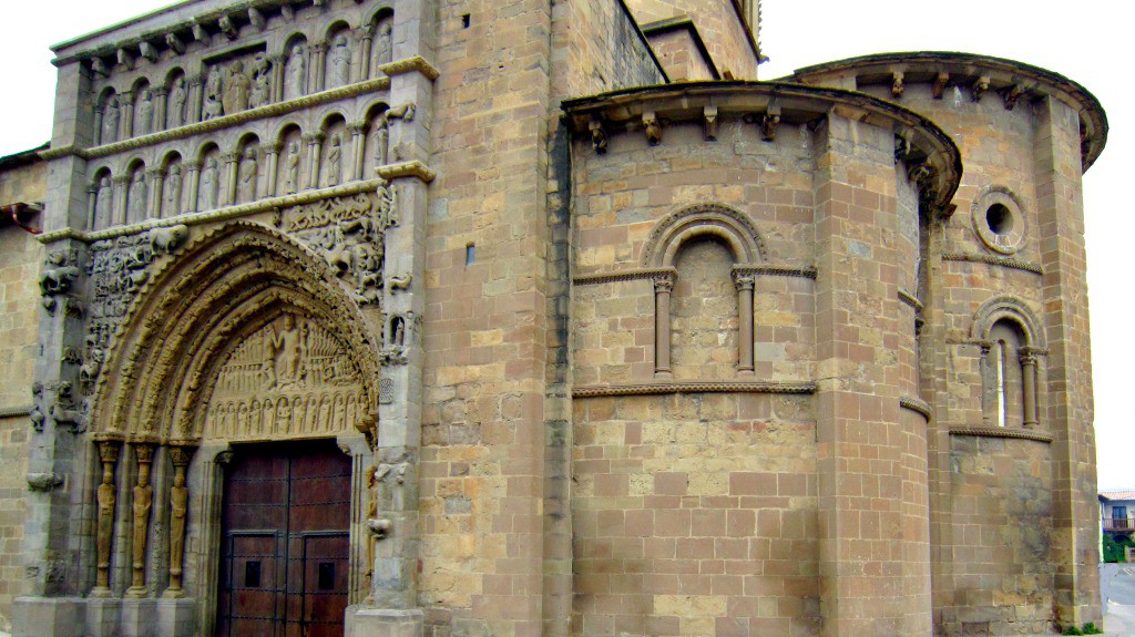 Iglesia_Santa_Maria_la_Real_Sanguesa_Navarra-1024x575
