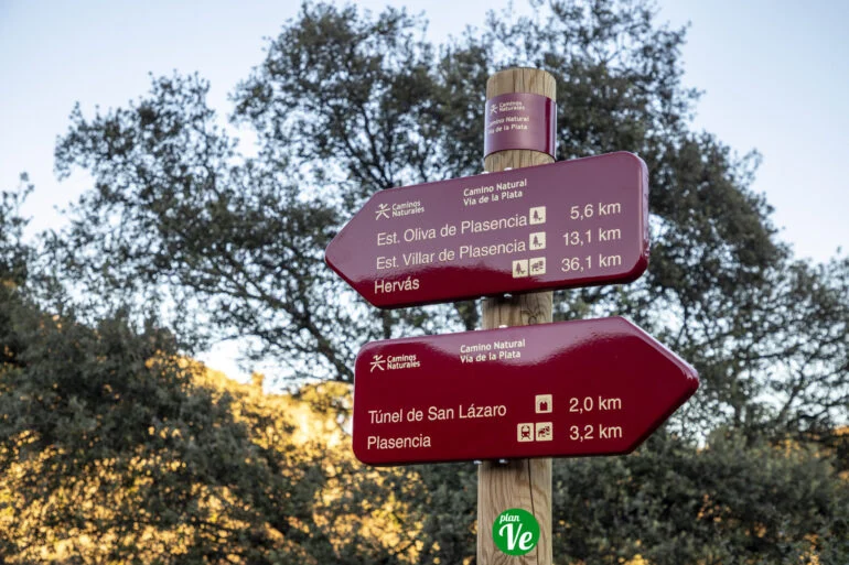 Via Verde de la Plata Plasencia scaled signs
