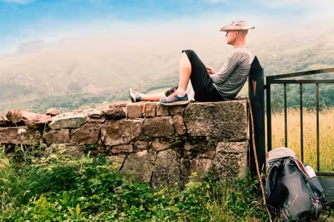 chico-descansando-camino-santiago-s1618133281