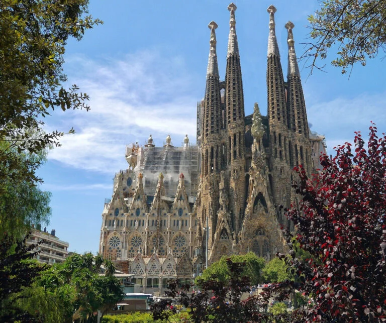 La Sagrada Família diventa il tempio cristiano più alto della Terra
