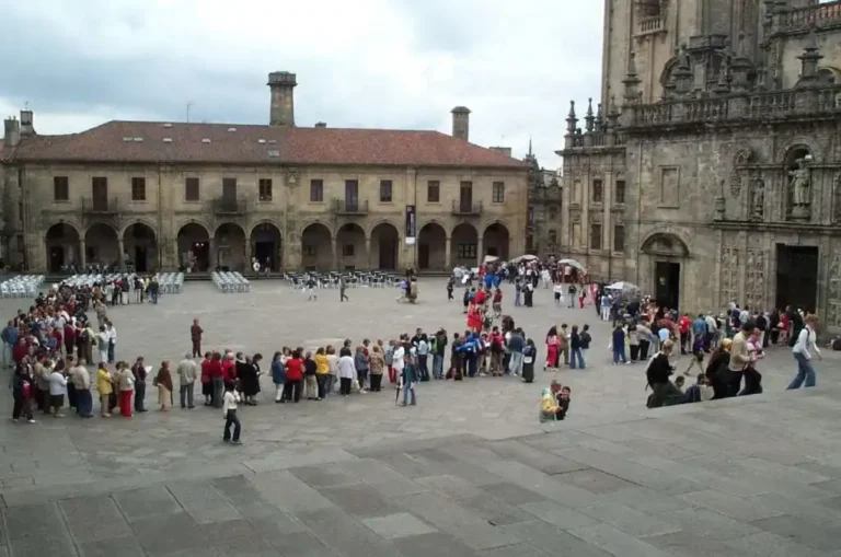 Files d'attente énormes à la cathédrale de Santiago : 180 minutes pour entrer