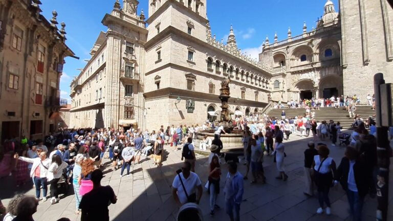 Colas de hasta una hora para entrar en la Catedral de Santiago