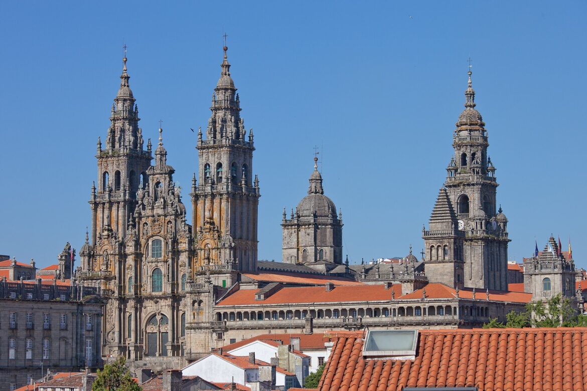 Cattedrale di Santiago de Compostela sui tetti della città