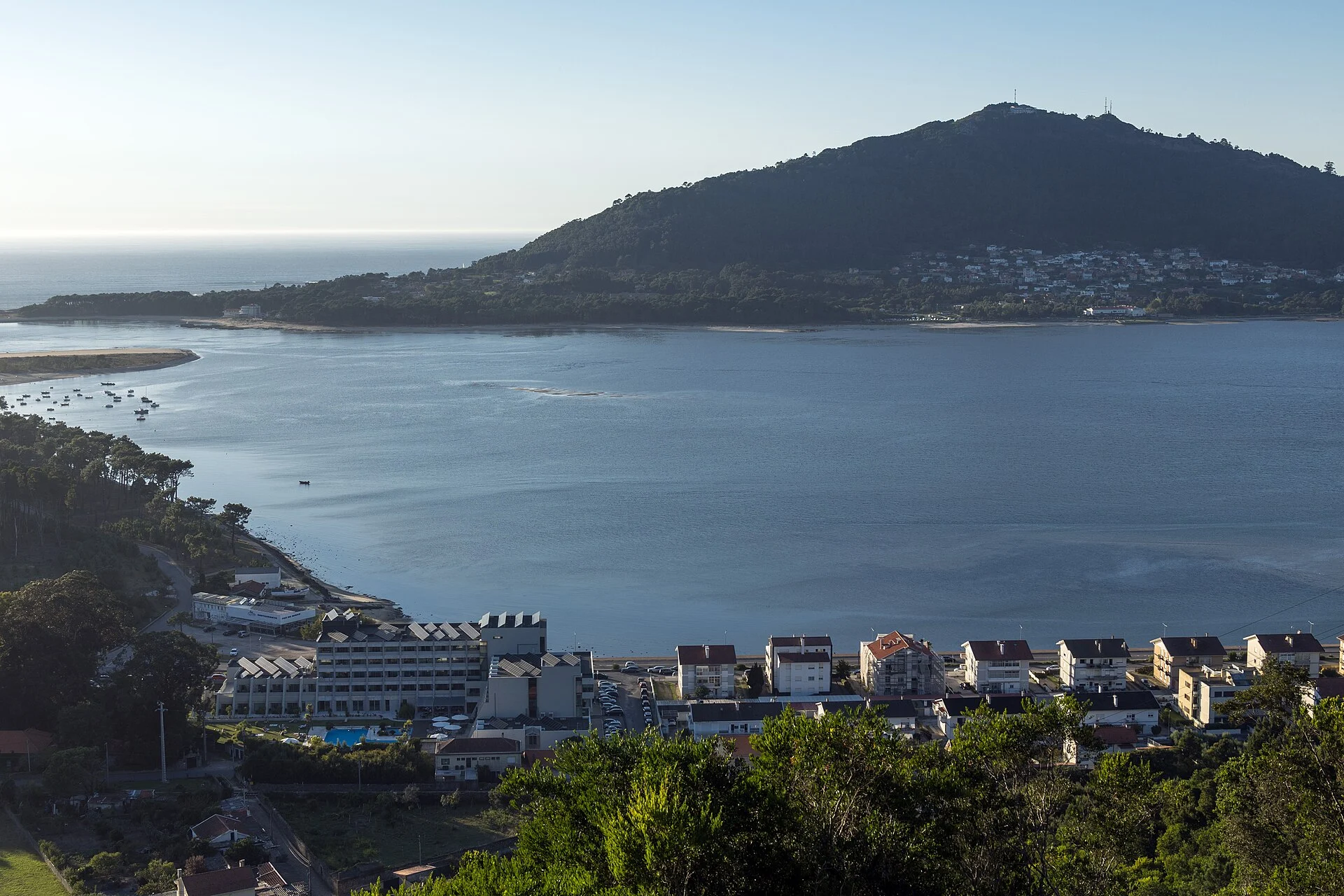 El riu Miño a Caminha, davant d'A Guarda