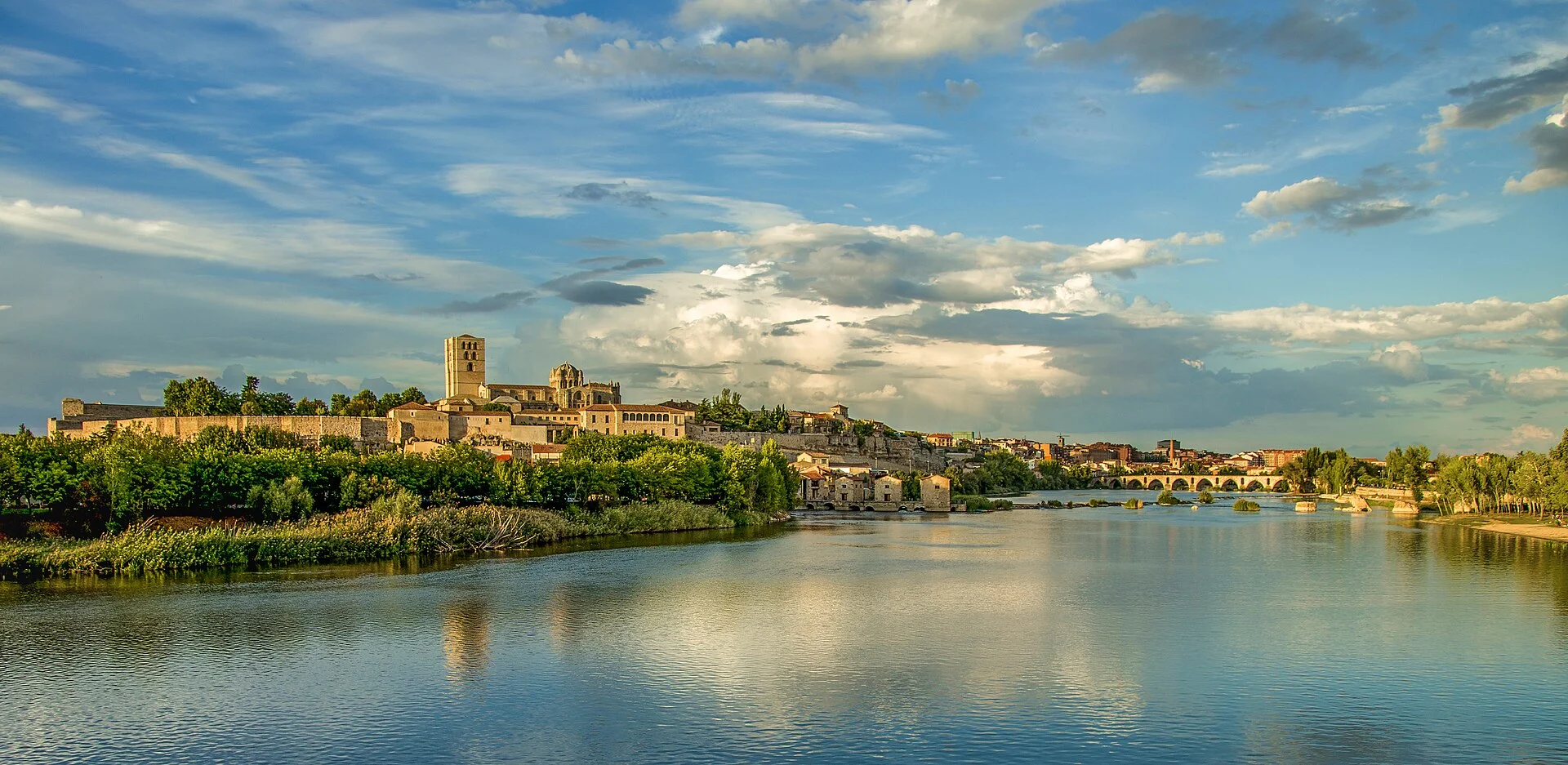 Zamora und seine Kathedrale am Fluss Duero