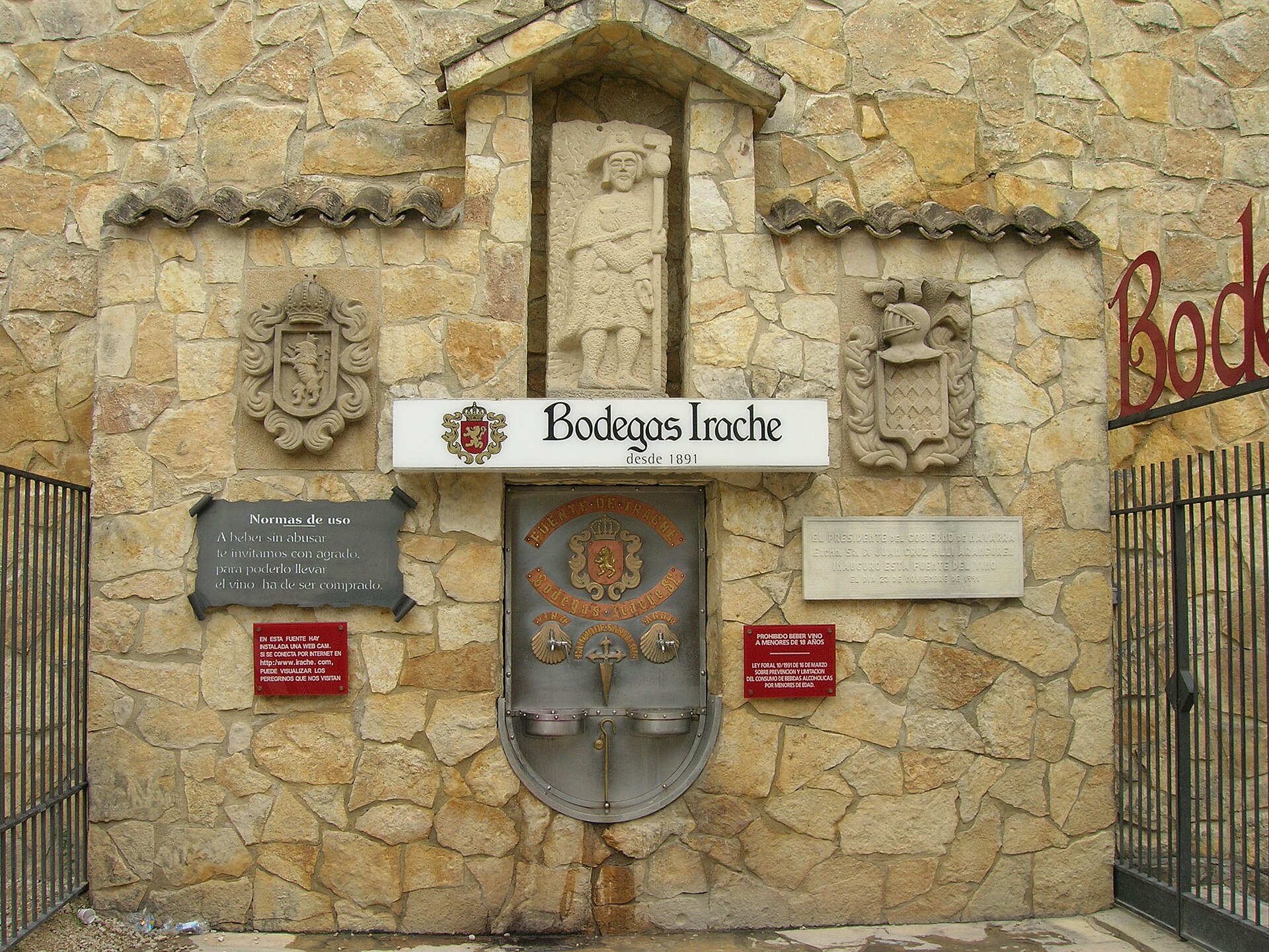 Fuente del vino del Monasterio de Irache, en Ayegui (Navarra)